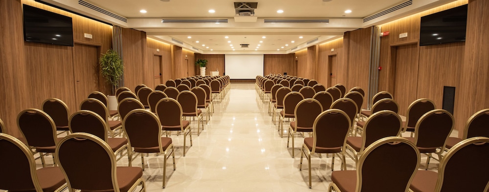 Gold Tower Lifestyle Hotel 49/60