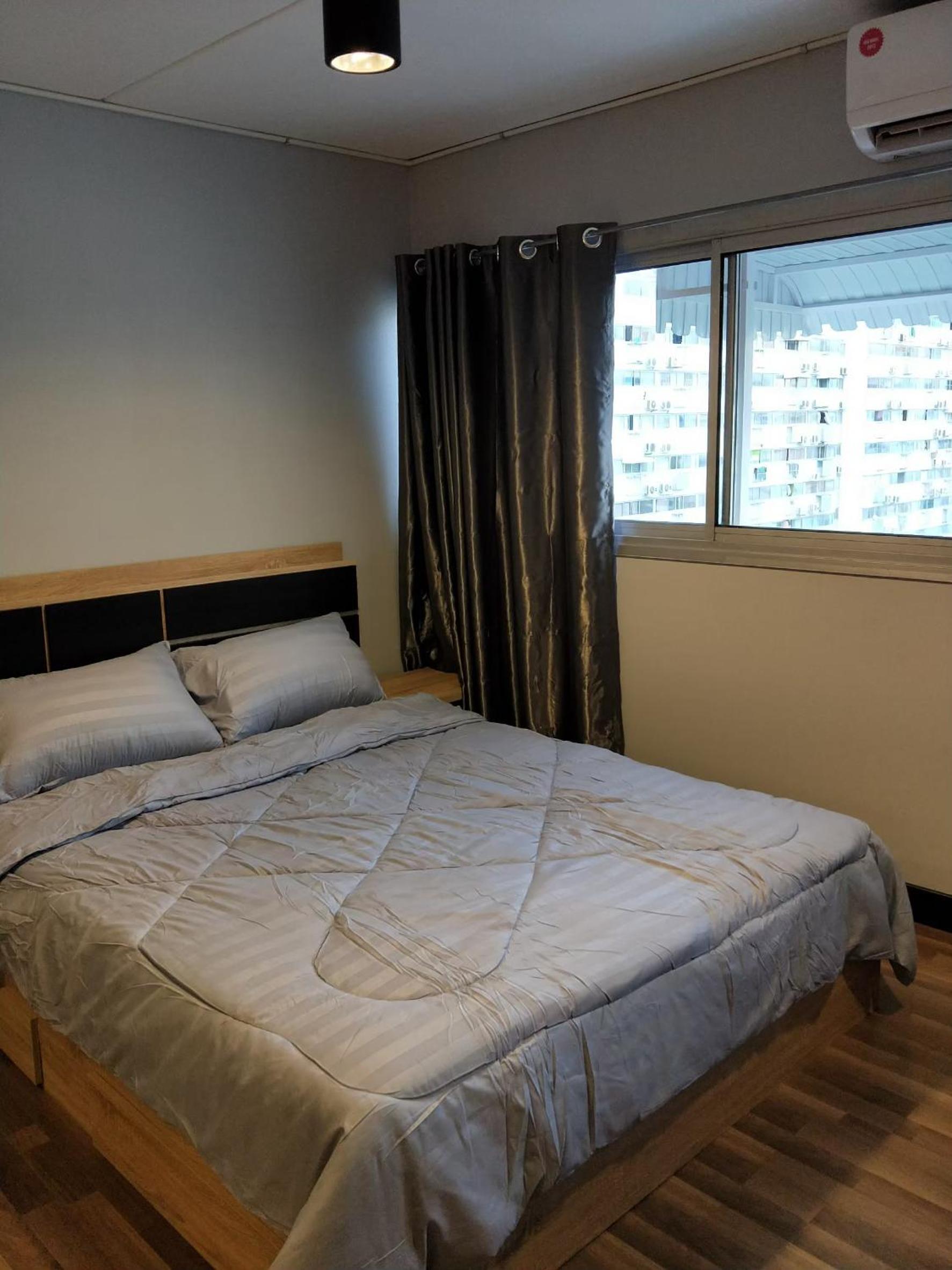 Deluxe At Popular Condo 12/34