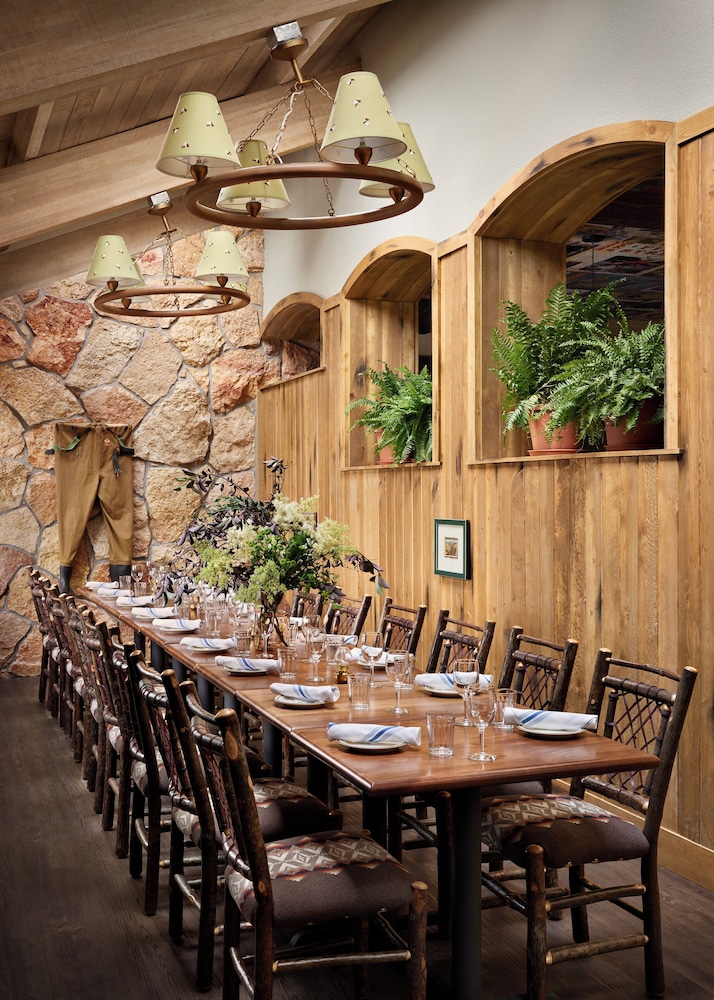 Field & Stream Lodge Bozeman 41/53