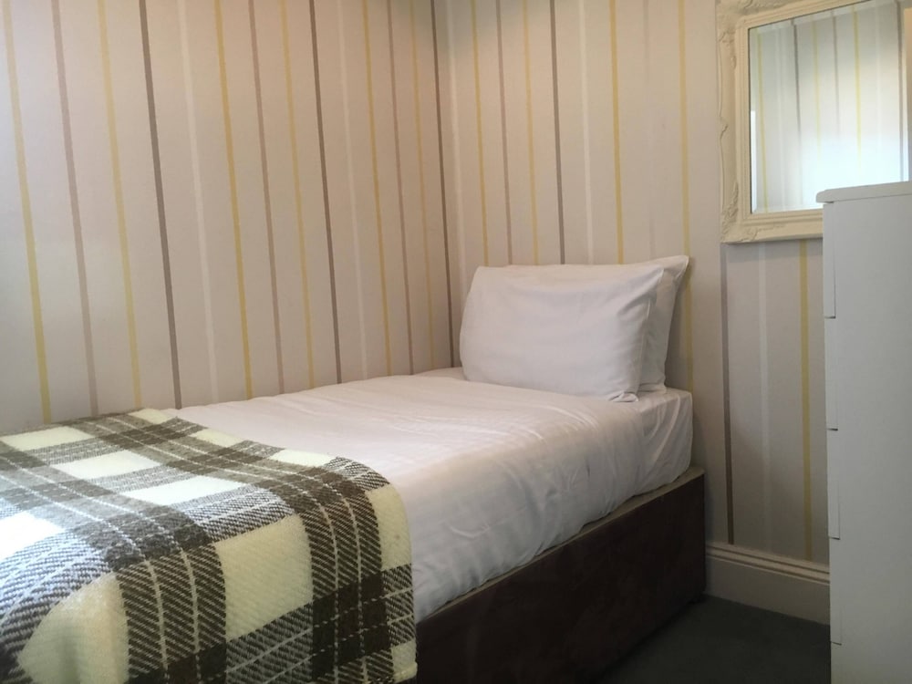 Balmoral Hotel 10/48