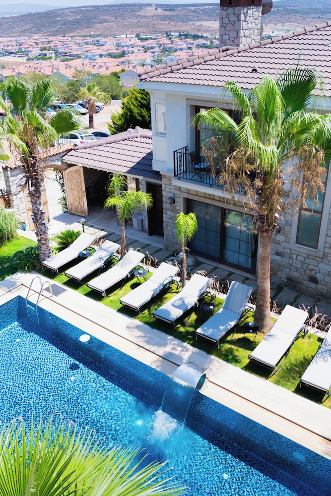 Avalon Boutique Hotel & Suites 1/59