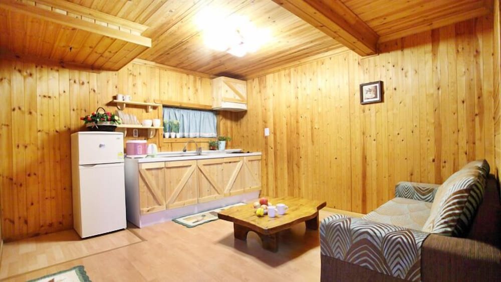 Jeju Ggotmuche Pension 11/18