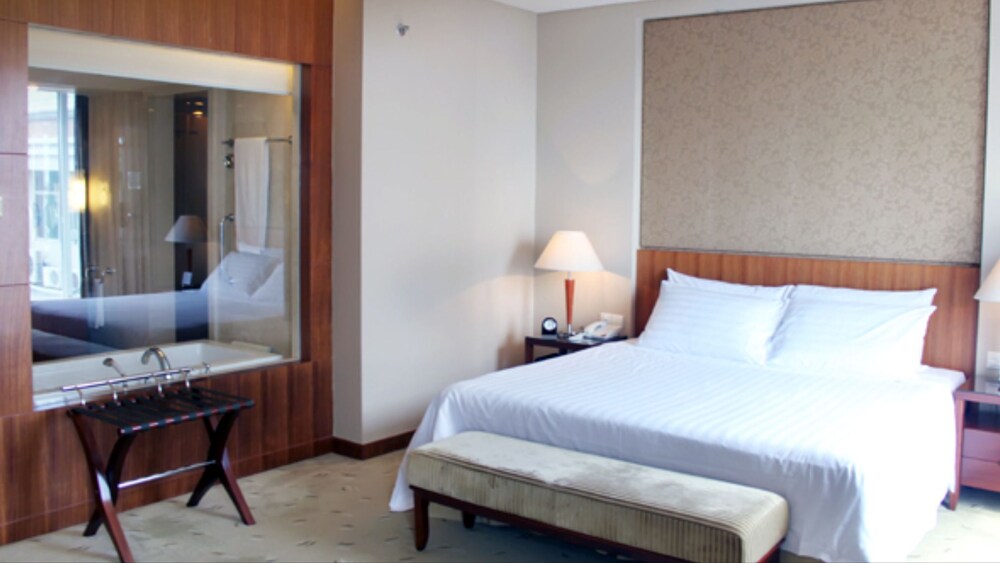 Hotel Paris Pan-Island 4/22