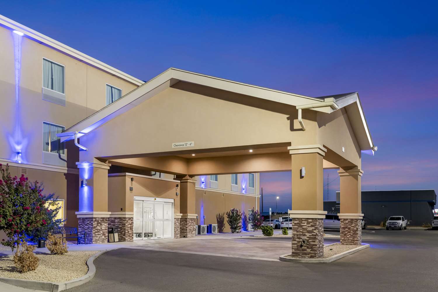 Quality Inn & Suites Carlsbad Caverns Area 4/44