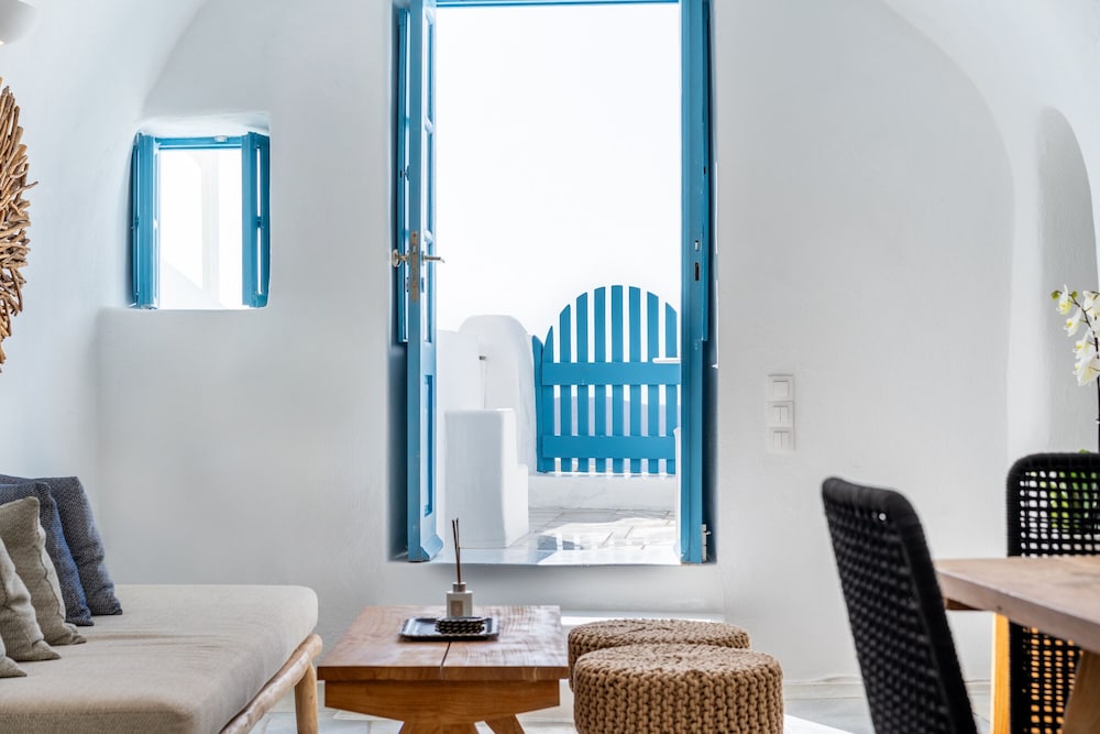 CAVE, TRADITIONAL, VILLA, SEA VIEW, JETTED TUB