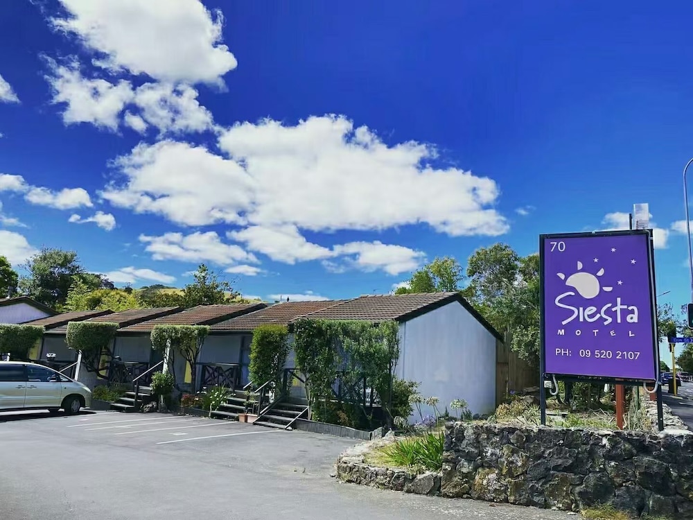 Siesta Motel 5/57