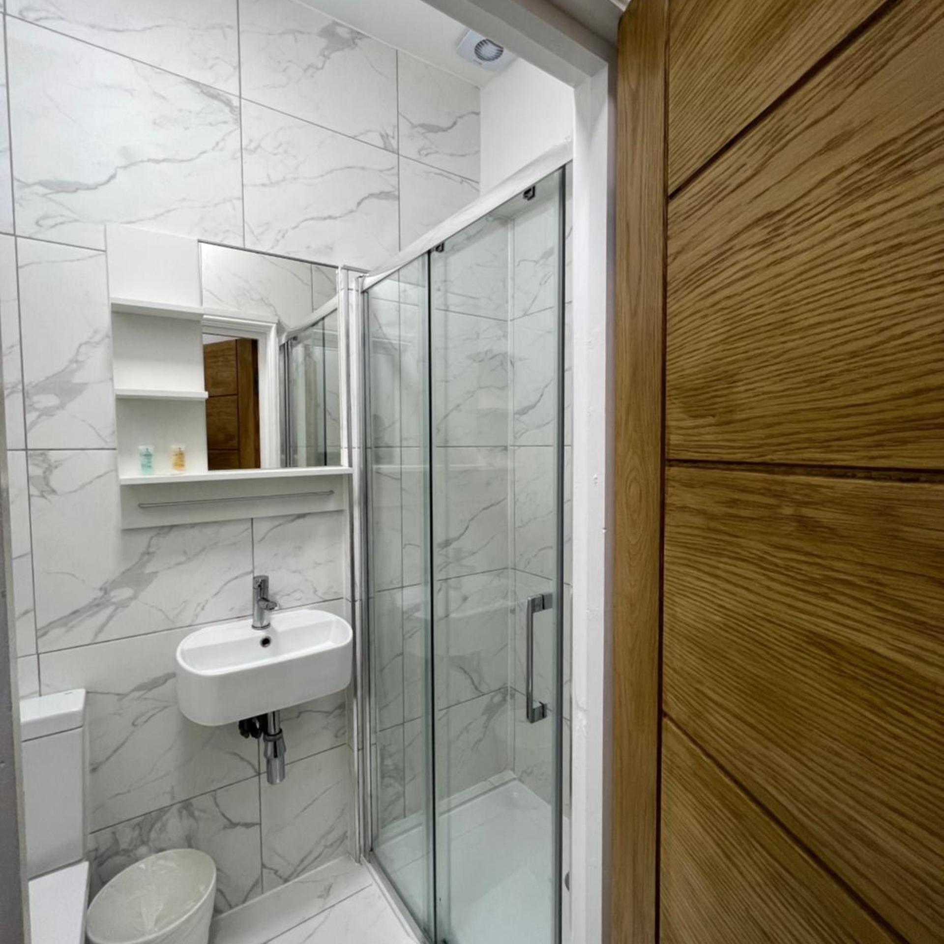 غرفة مفردة بحمام خاص، Plaza London Hotel 5/7
