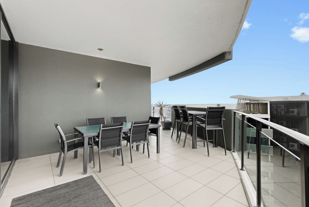Ambience on Burleigh Beach 39/49