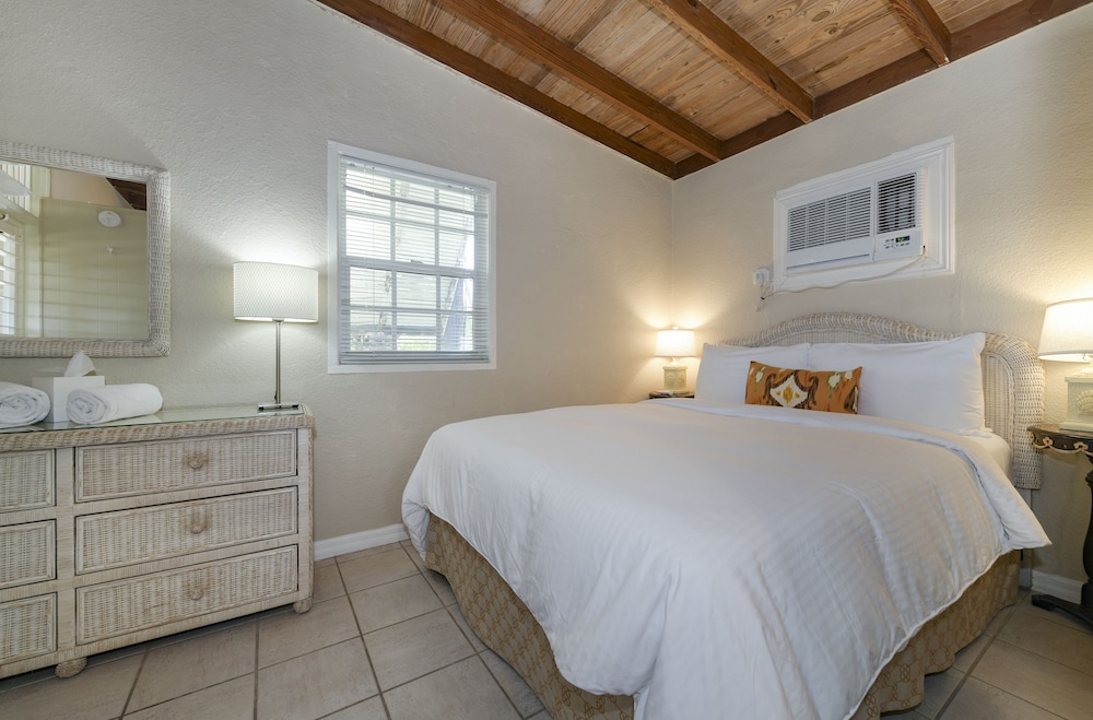 Pines Palms Resort 35/73