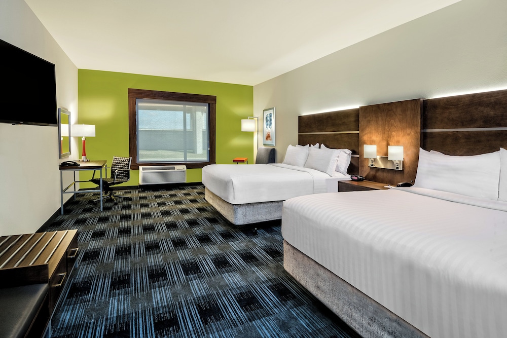 Standard, 2 Queen Beds, Accessible, Holiday Inn Express & Suites Round Rock - Austin N 2/5
