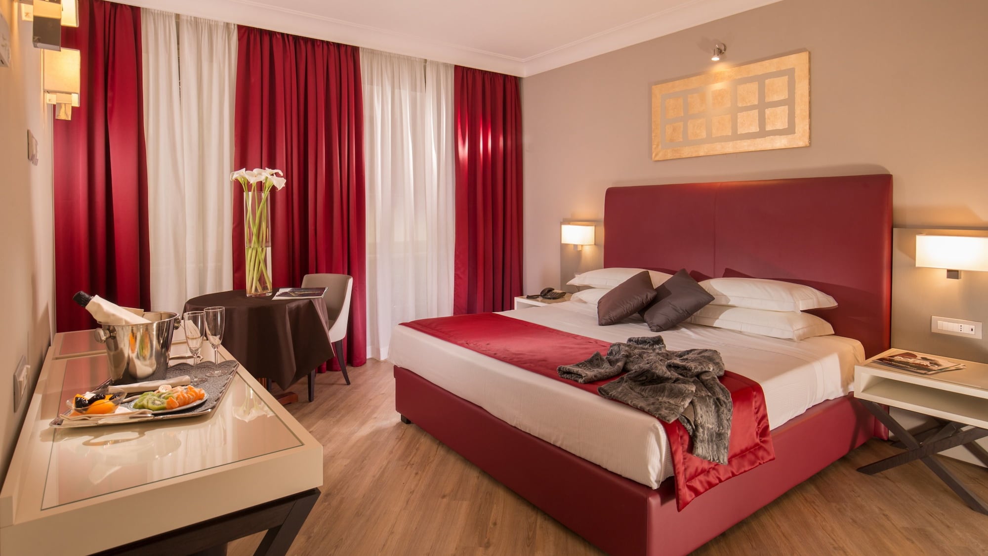 ROOM, SINGLE, FRENCH BED