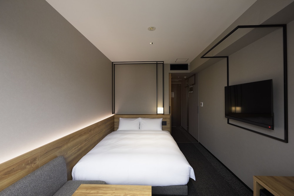 MODERATE, DOUBLE BED