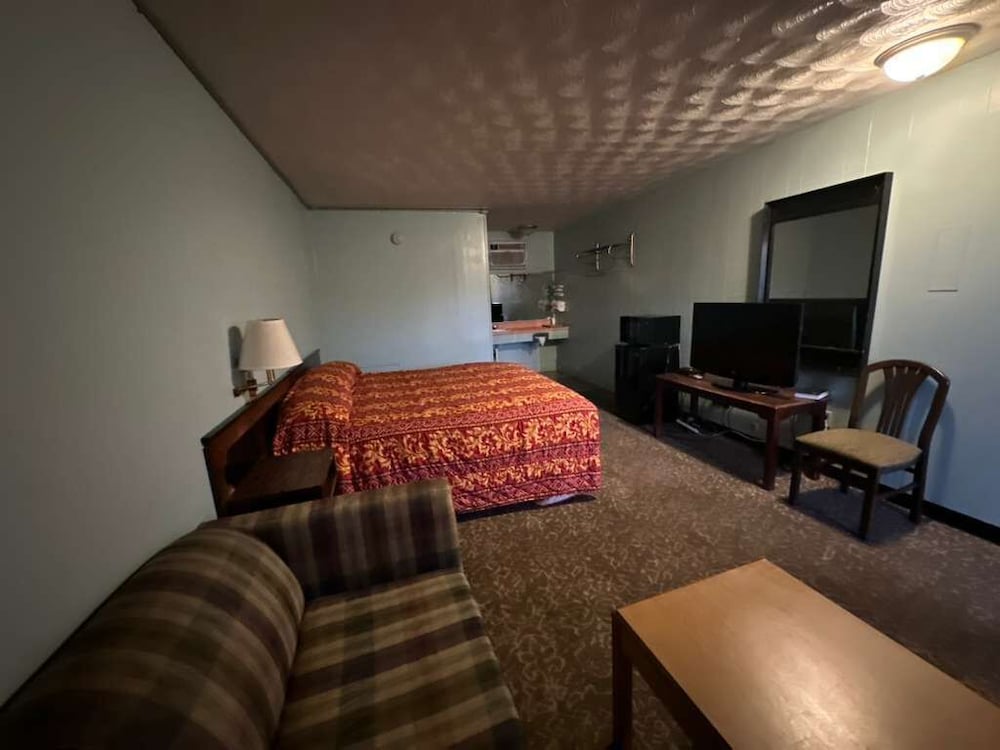 Gray Plaza Motel Benton Rend Lake I-57 30/39