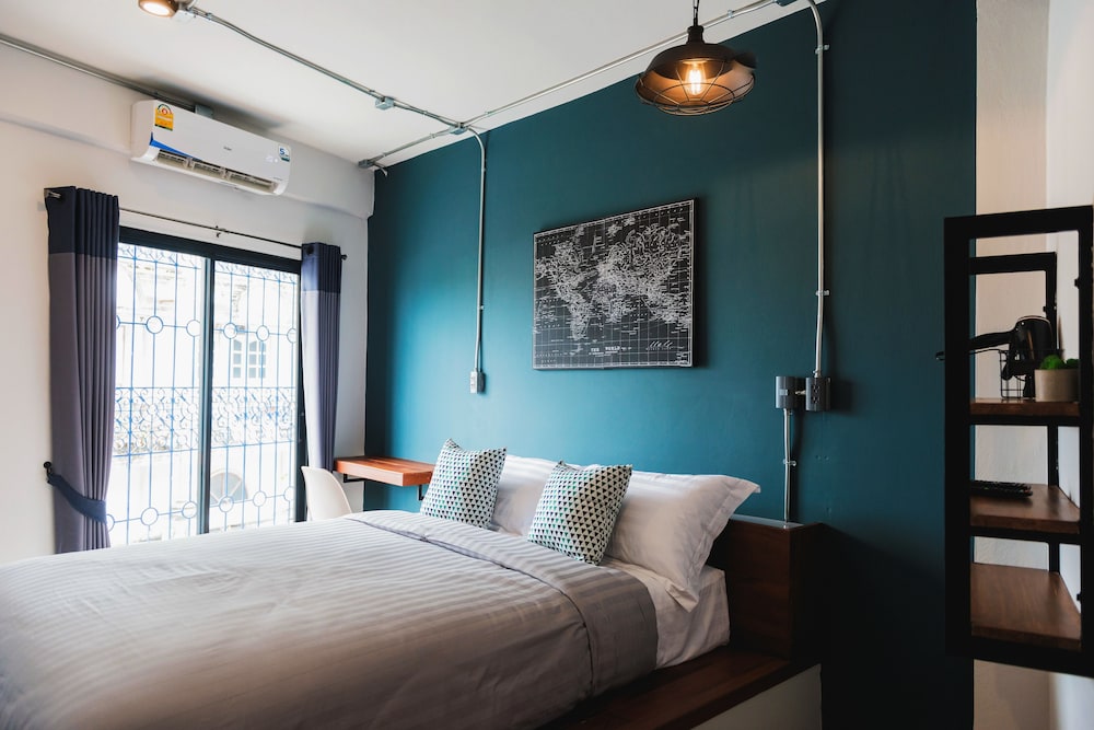 ROOM, QUEEN BED, PRIVATE BATHROOM