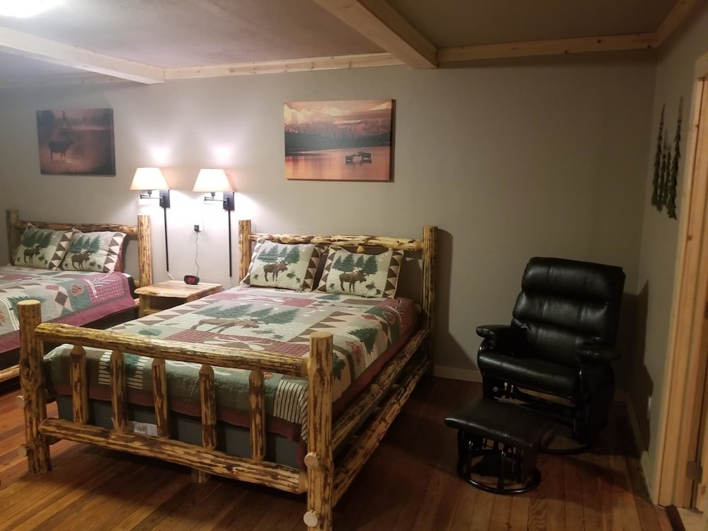 Carriage House Inn 6/36