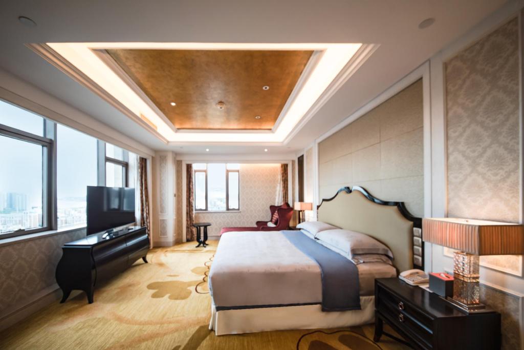 Ambassador, Suite, King Bed, Sea View, Concierge Level