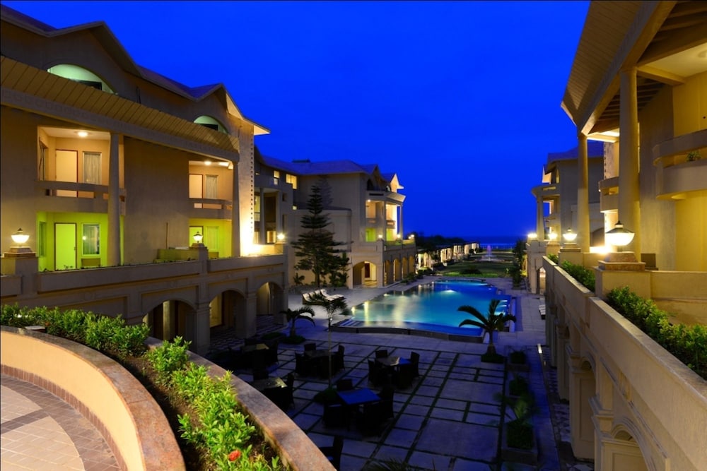 The Chariot Resort Spa 51/55
