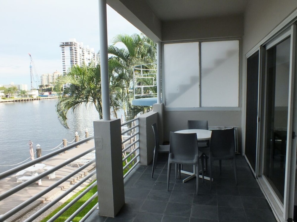 Holiday Isle Yacht Club 45/76