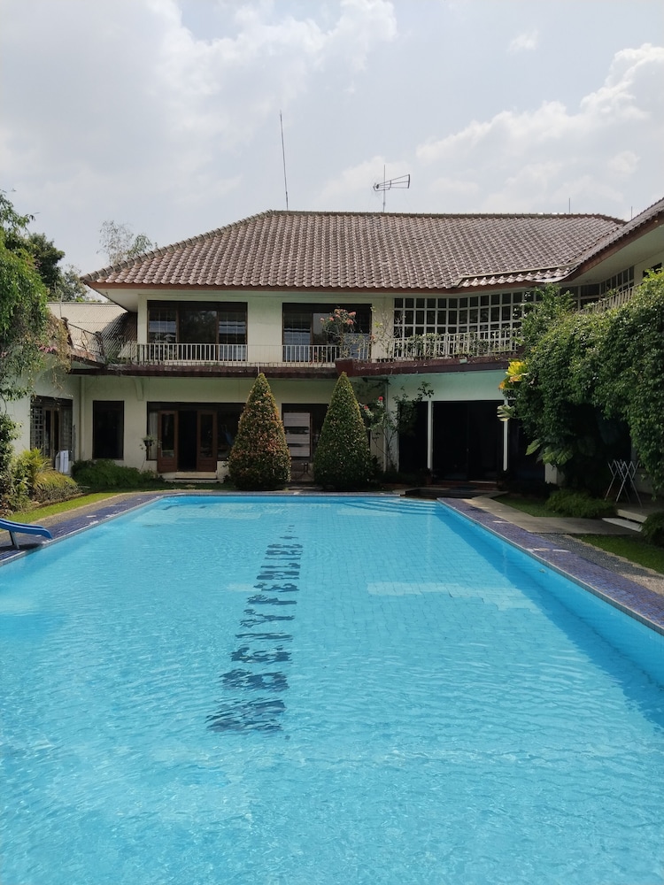 The Garden Family Guest House 6/50