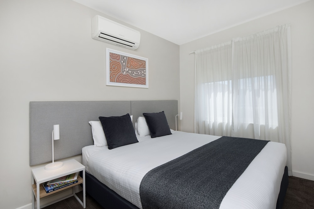 Quest Mawson Lakes 13/78