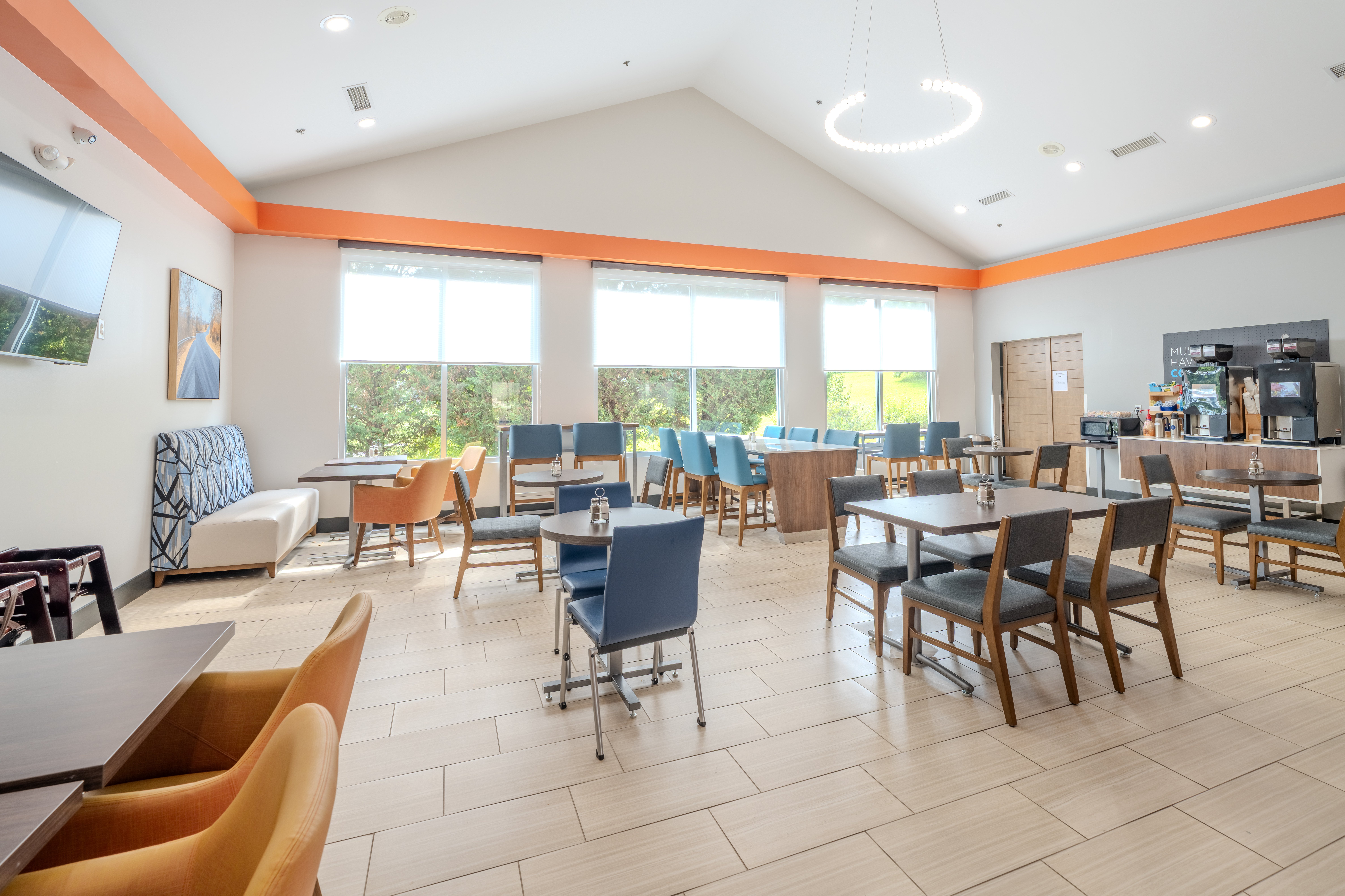 Holiday Inn Express Hotel And Suites Christiansburg 41/57