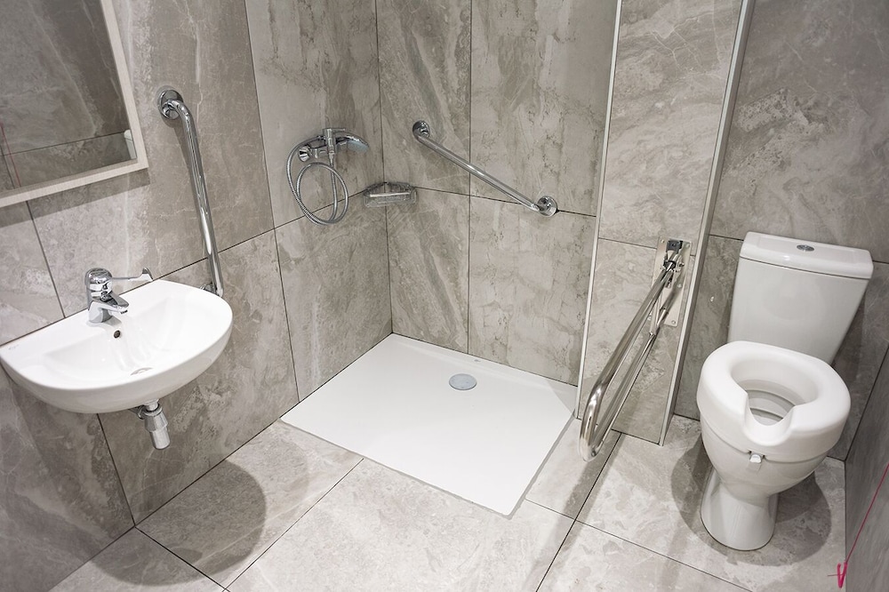 Roseum Boutique Hotel 48/50