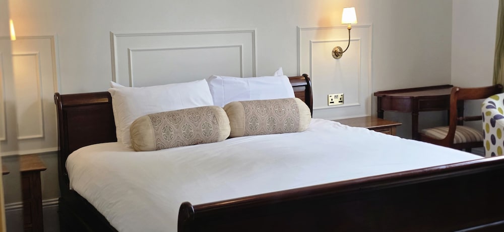 Signature, King Bed, No.32 Hotel 3/3