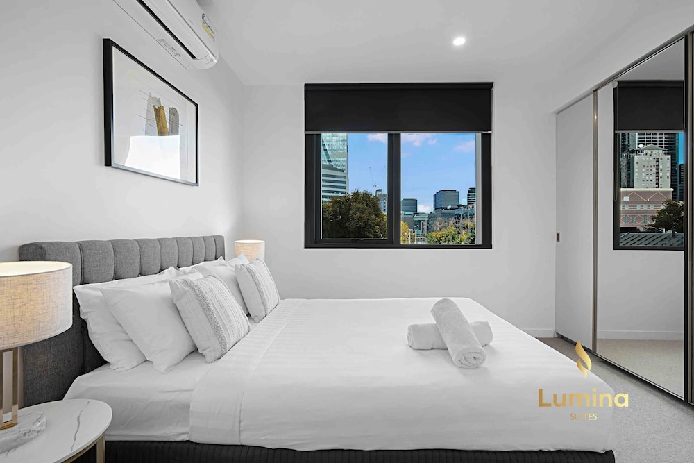 Duplex, City, Queen and Twin Beds