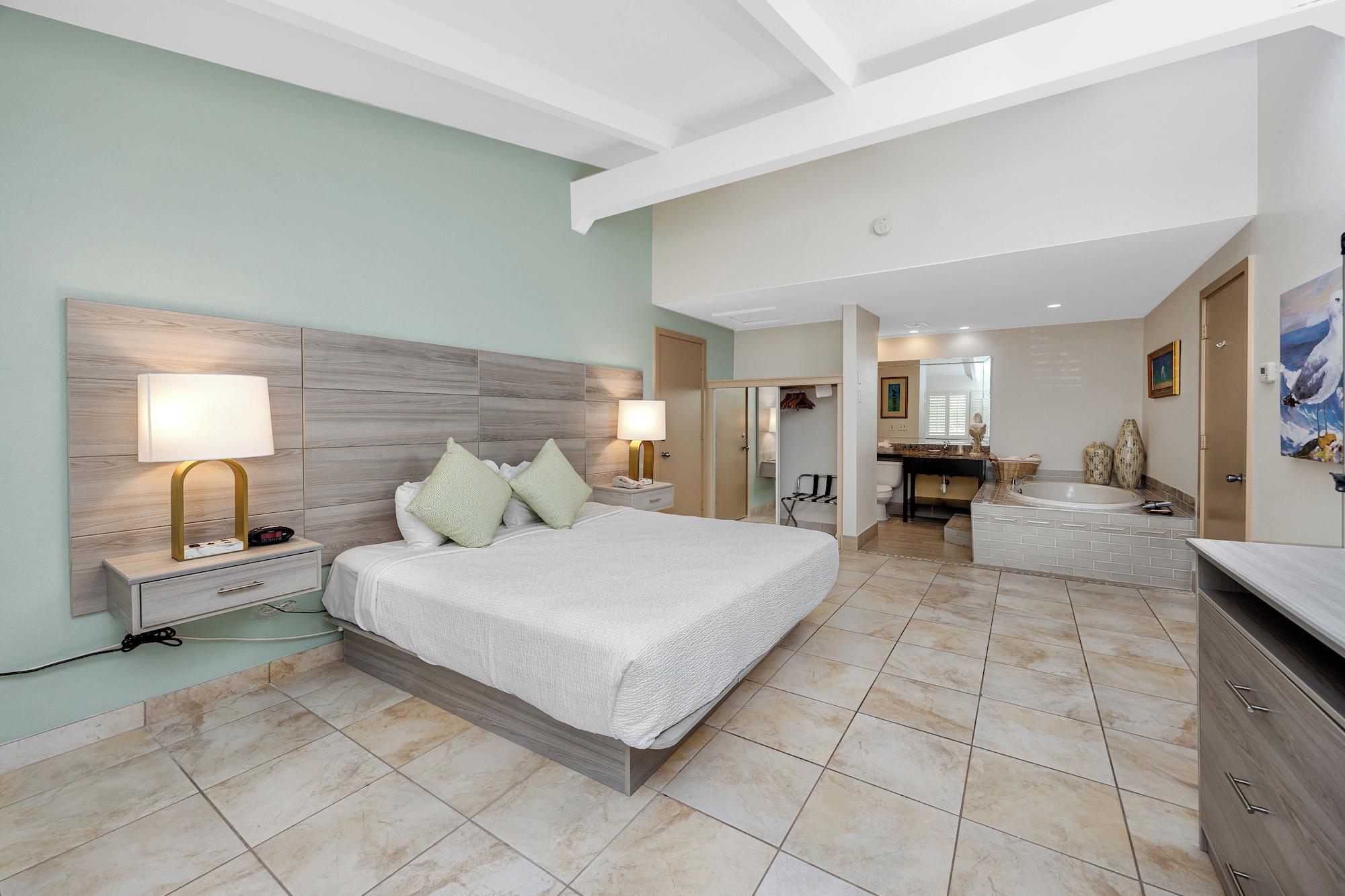 Suite, Multiple Beds, Jetted Tub