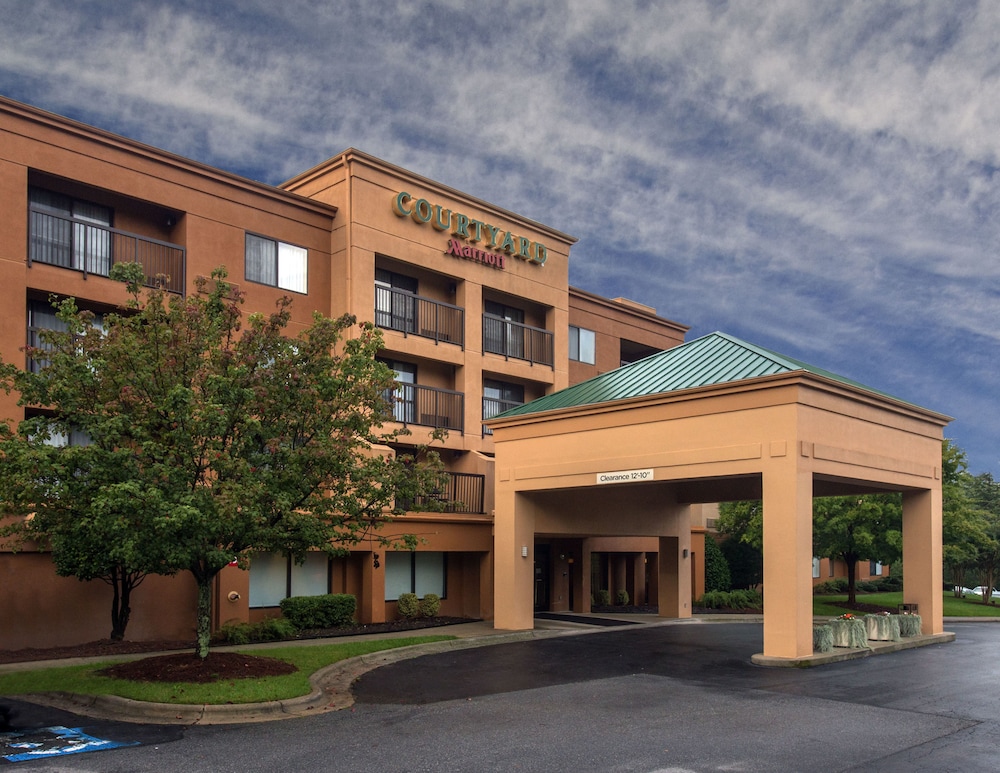 Courtyard By Marriott Winston-Salem Hanes Mall in WINSTON SALEM - NC