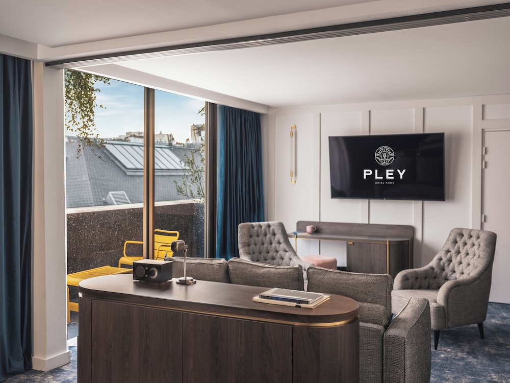 Pley Hotel 52/70
