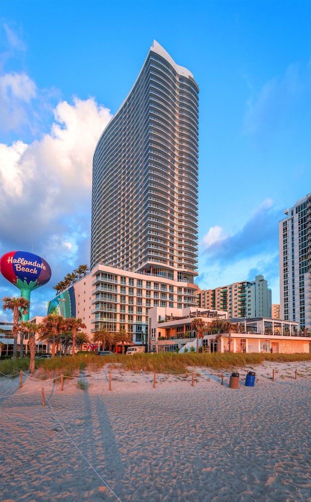 H Beach Resort Rentals 44/49