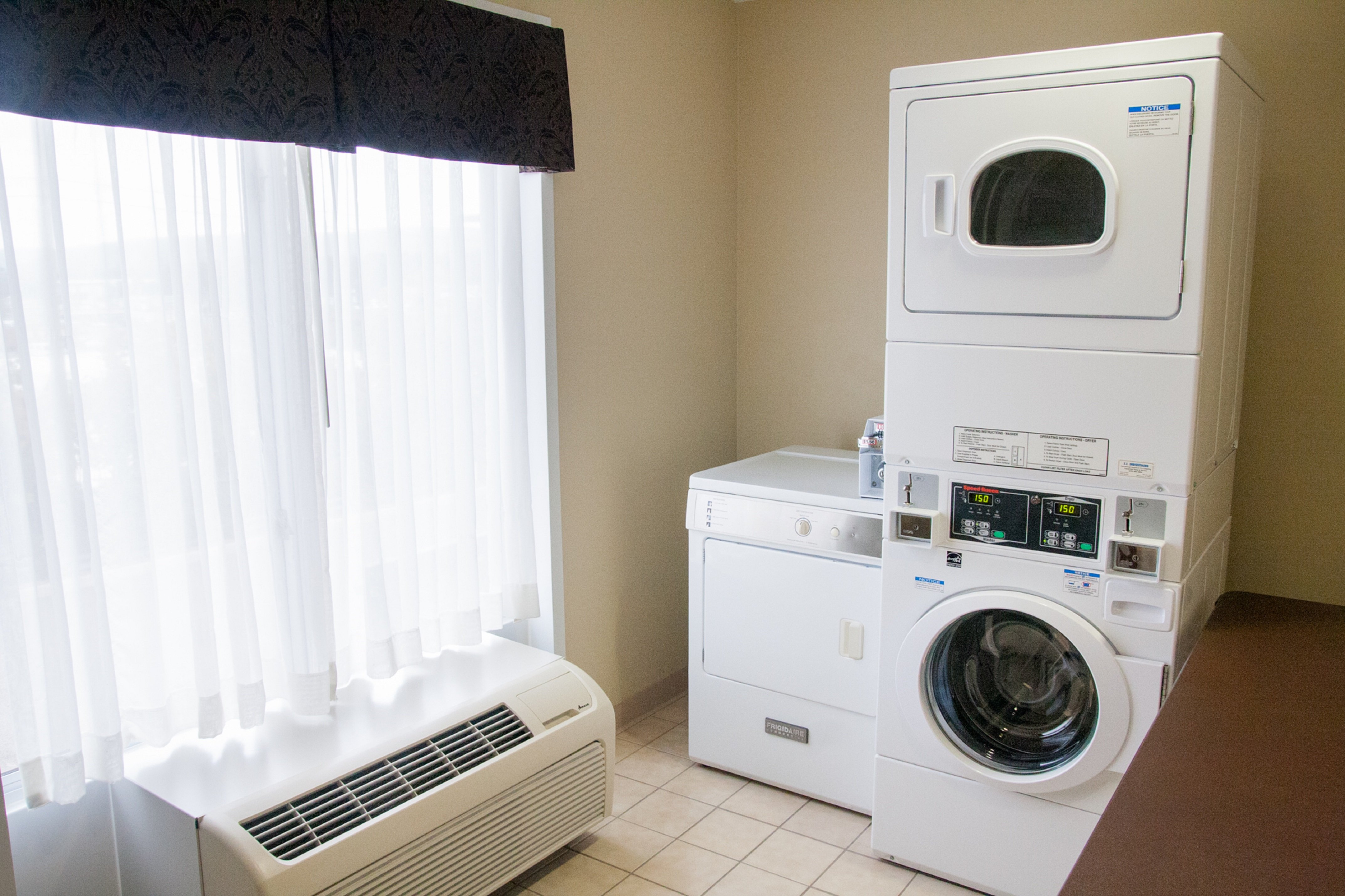 Holiday Inn Express Hotel and Suites Binghamton University-Vestal 24/52