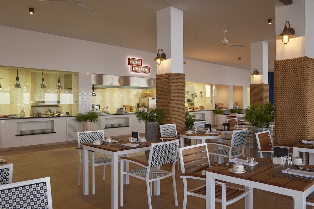 Melia Llana Beach Resort Spa 25/50