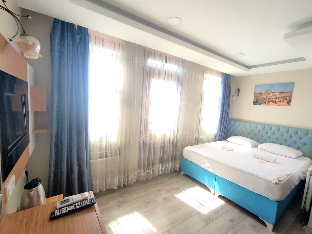 DELUXE, DOUBLE BED