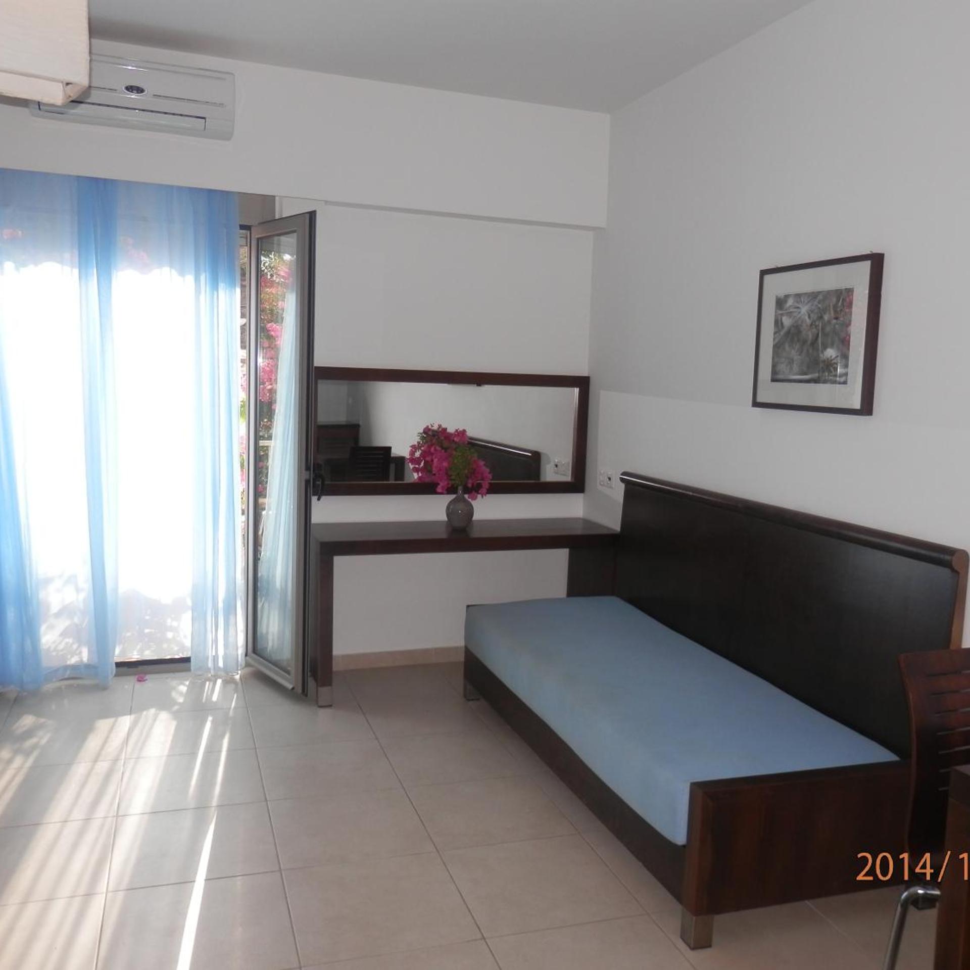 Glaros Hotel 13/63
