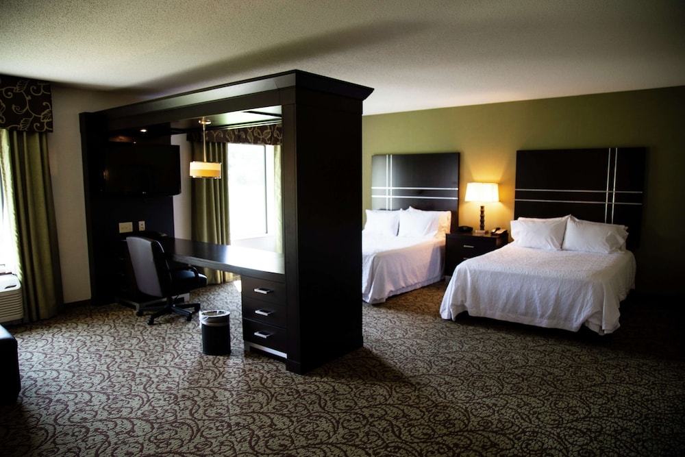 Hampton Inn and Suites Sharon 10/62