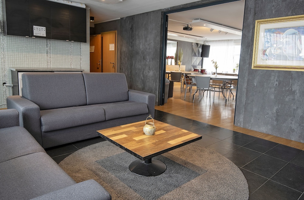 B14 Hostel 12/26