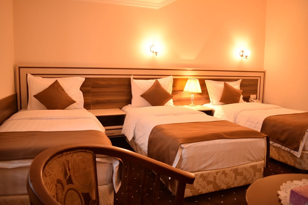Artsakh Hotel 13/37
