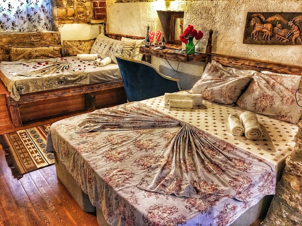 Parmis Boutique House 38/50