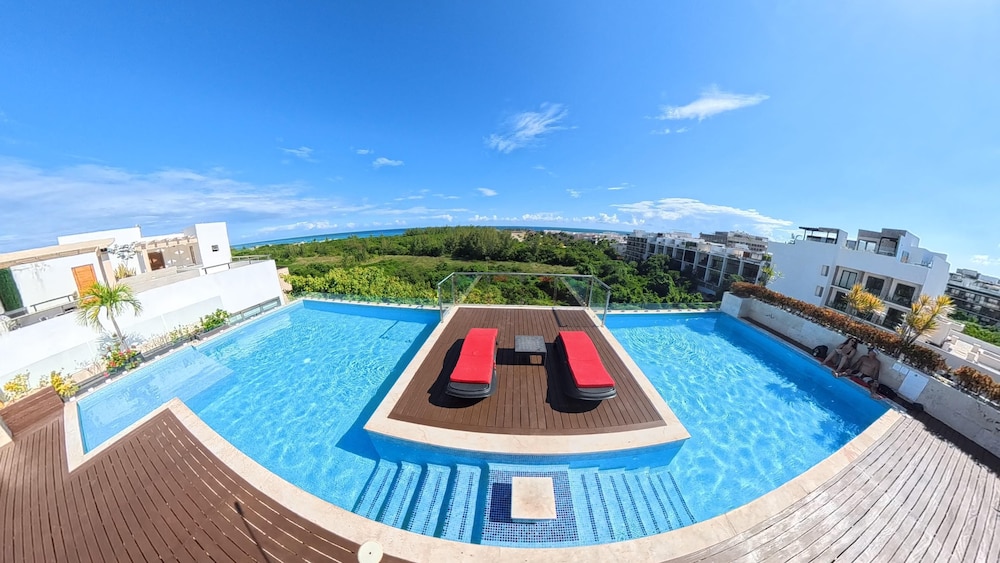 Grand Fifty Suites 62/65