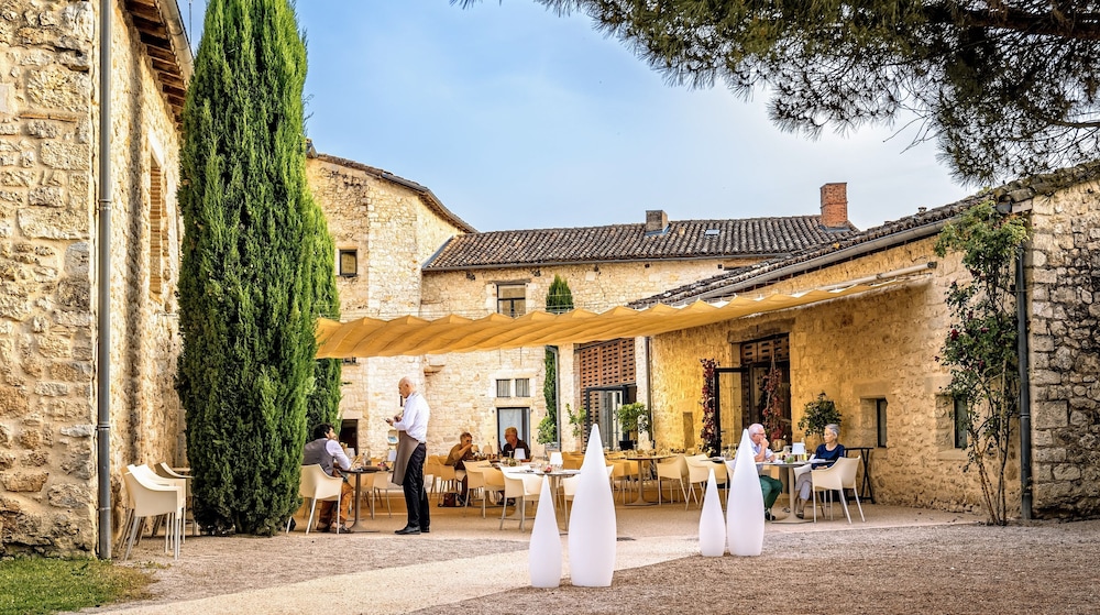HOTEL DU CHATEAU DE SALETTES 4/45