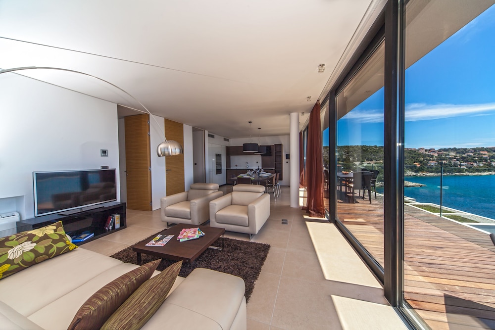 Golden Rays Luxury Apartments 11/50