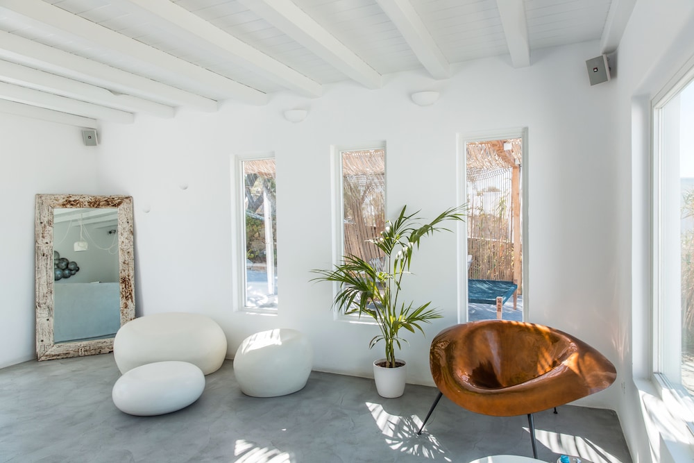 Ostraco Suites 57/75