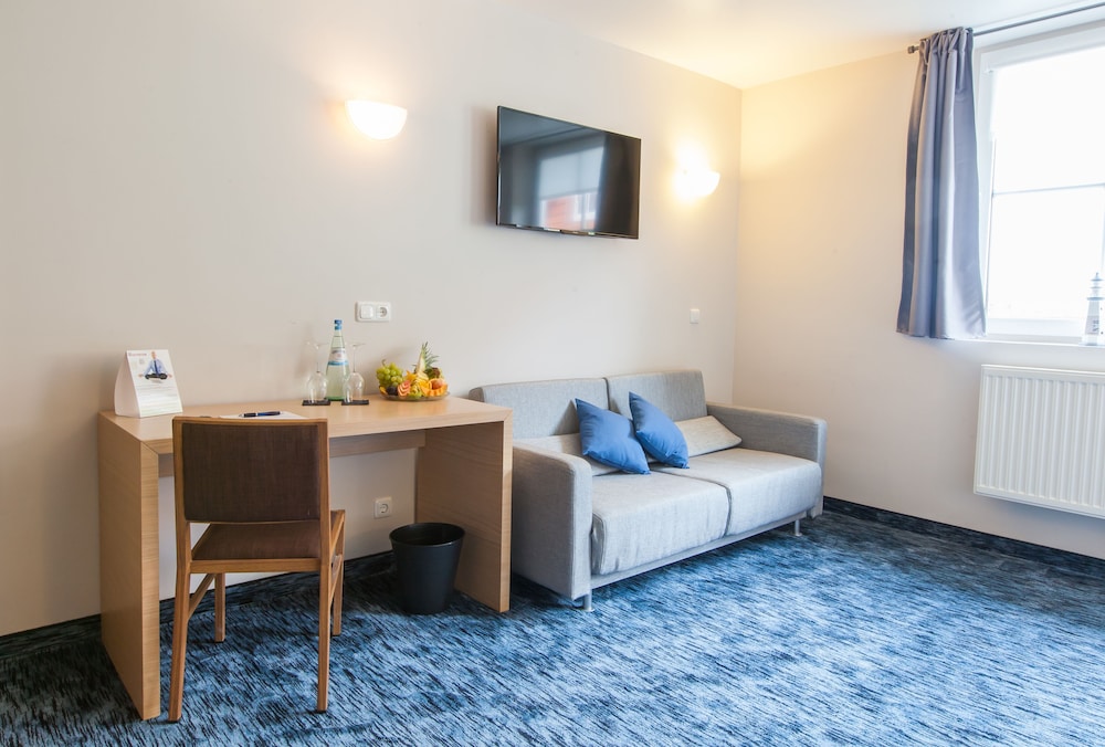 Hotel Am Fjord 10/40