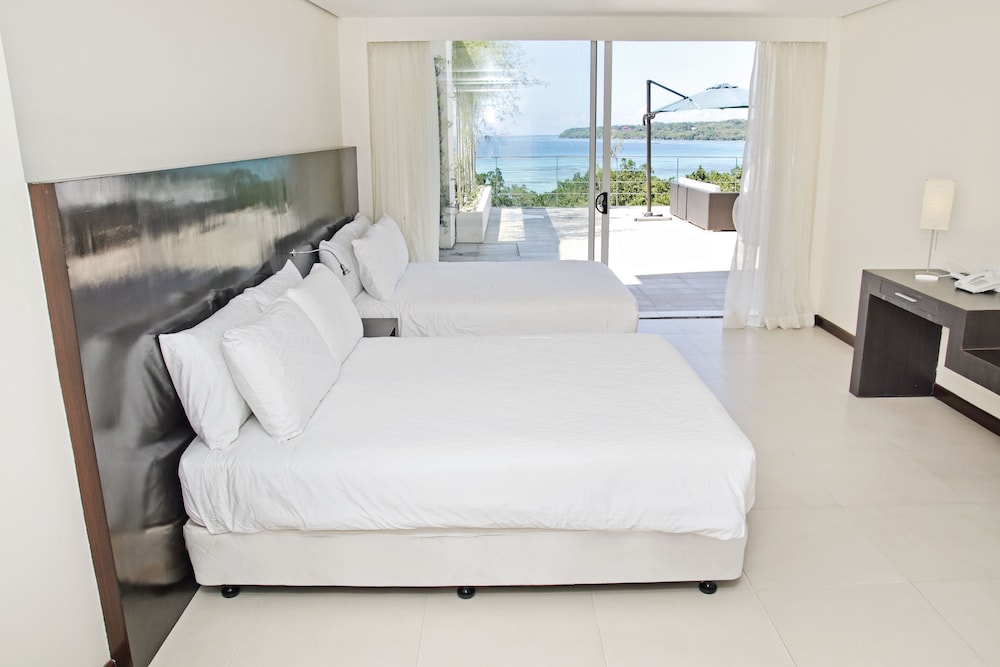Ocean Suites Boutique Hotel 24/66