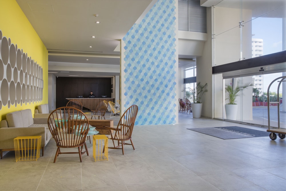 Krystal Urban Cancun 48/63