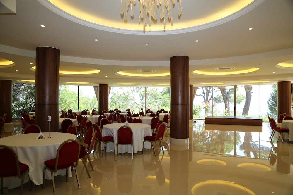 Douma Hotel 49/59