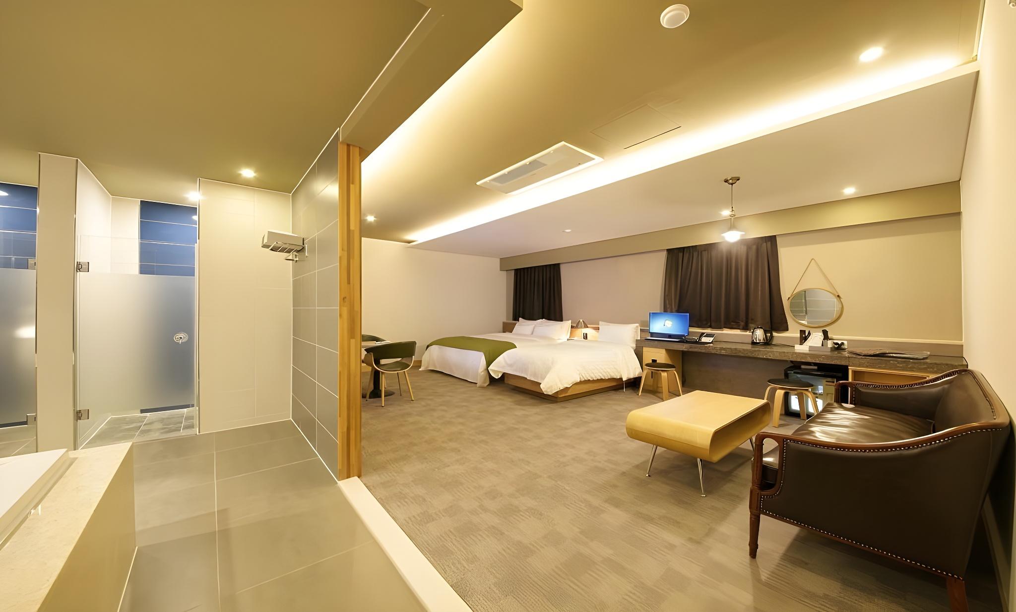 Special, Twin Beds, 1 Double and 1 Single Bed