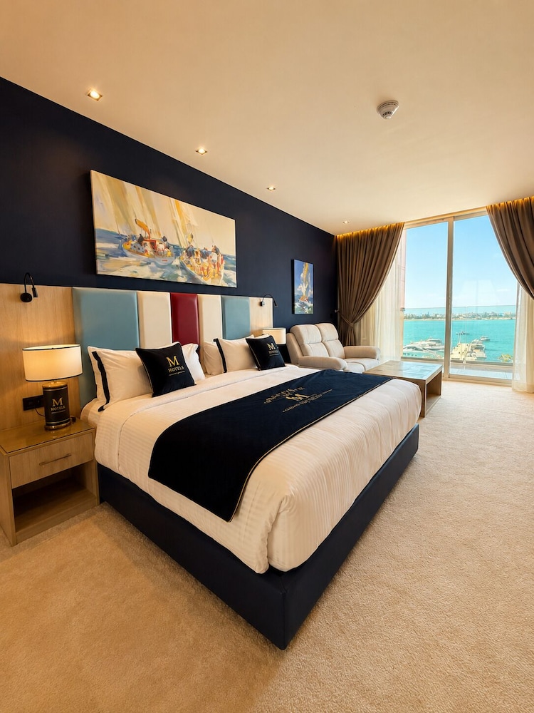 Capri, Queen Bed
